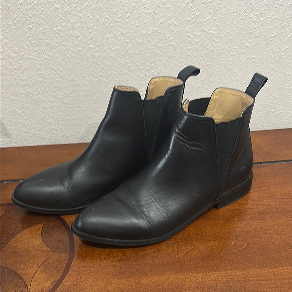 Nisolo Black Ankle Booties Sleek Leather Design